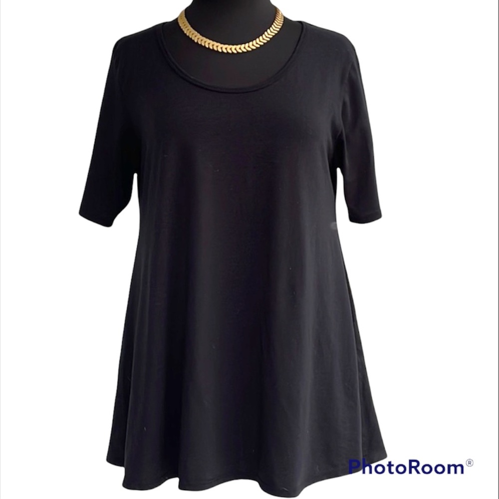 LulaRoe Perfect T | Solid Black | Medium